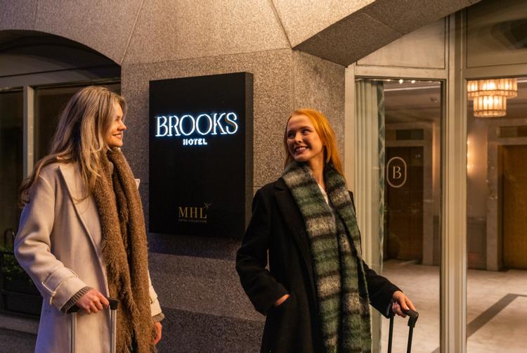 Brooks Hotel | D02 TV06