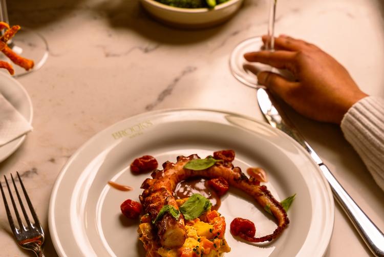 Brooks Hotel | D02 TV06 | 1