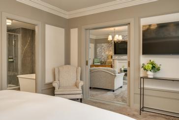 Suite Bedroom
